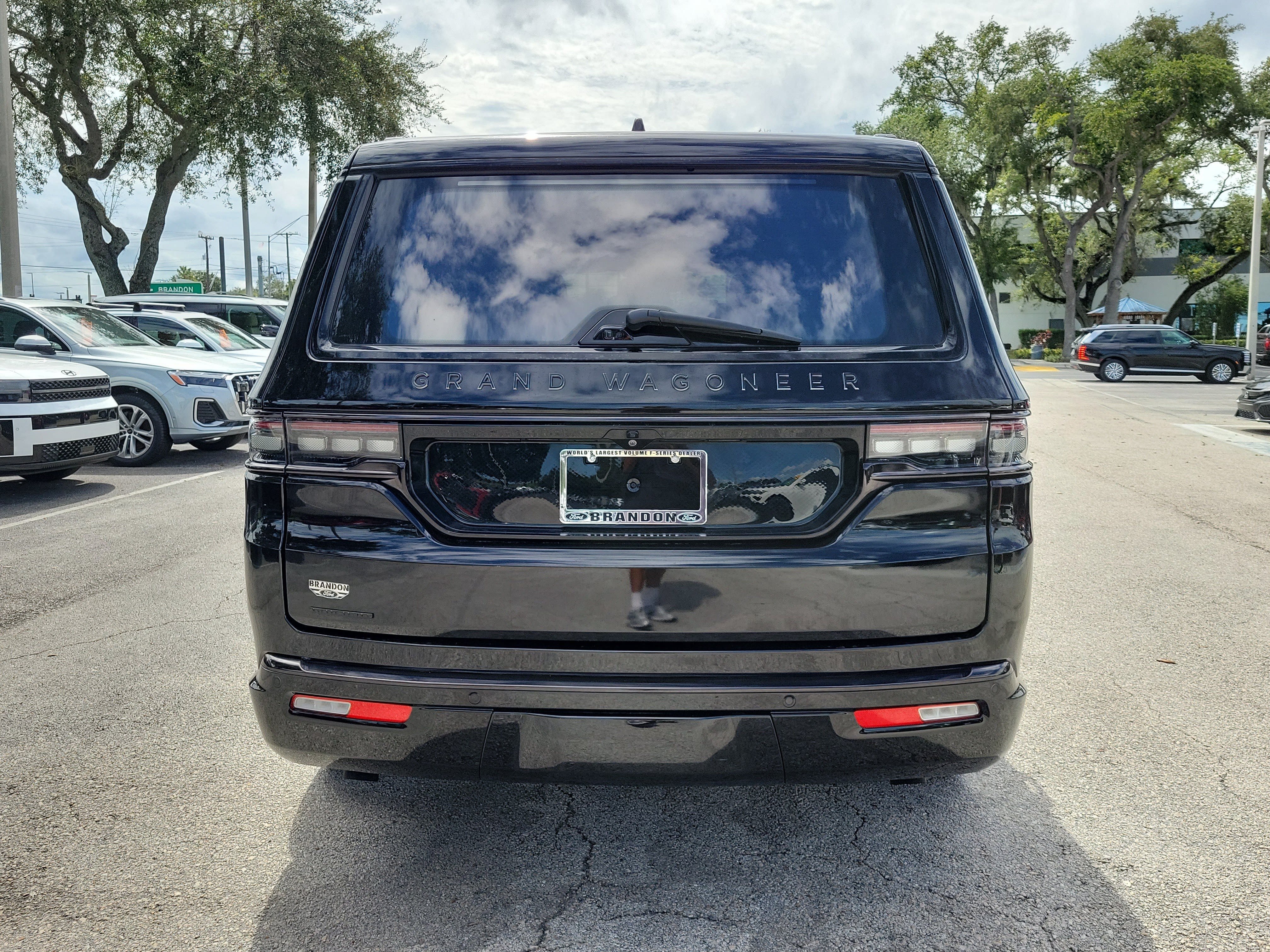 Used 2023 Jeep Grand Wagoneer Series II w/ Quick Order Packagew 28T AWD/4WD image 8