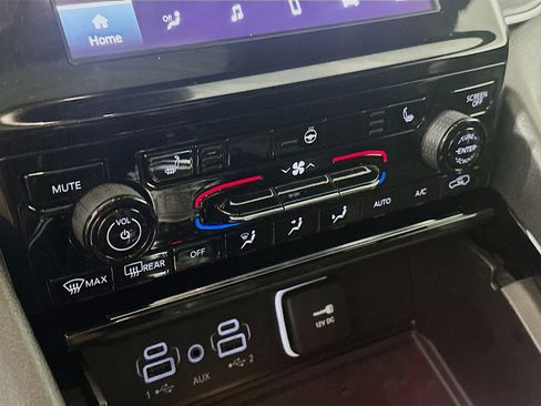 Used 2023 Jeep Grand Cherokee L Altitude image 23