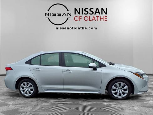 Used 2025 Toyota Corolla LE image 28