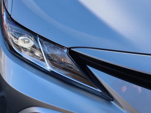 Used 2021 Toyota Camry LE image 8