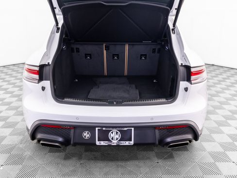 Certified 2026 Porsche Macan AWD/4WD image 33