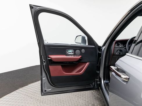 Used 2022 Rolls-Royce Cullinan image 8