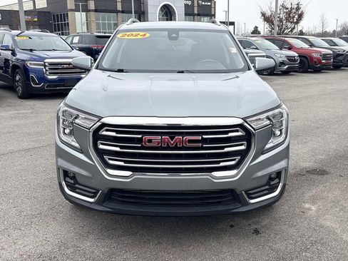 Used 2024 GMC Terrain SLT image 2