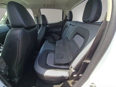 Used 2015 Chevrolet Colorado Z71 AWD/4WD image 6