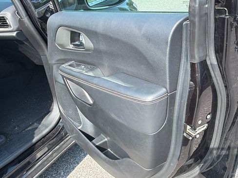 Used 2025 Chrysler Pacifica Select FWD image 16