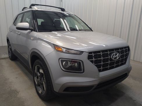 Used 2021 Hyundai Venue SEL w/ Premium Package FWD image 13