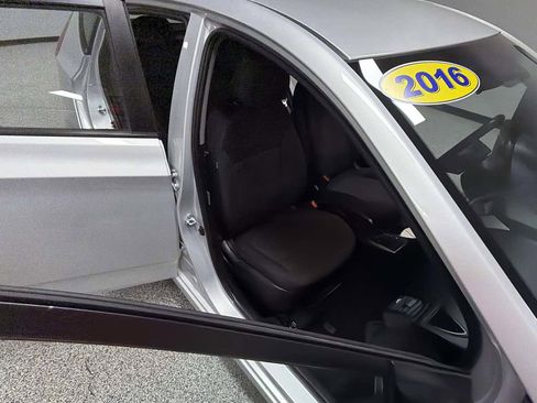 Used 2016 Hyundai Accent SE FWD image 25