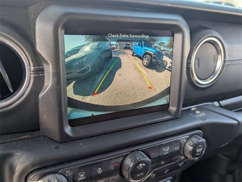 Used 2021 Jeep Wrangler Unlimited Sahara image 20