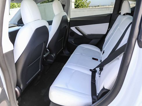 Used 2021 Tesla Model Y Long Range AWD/4WD image 17