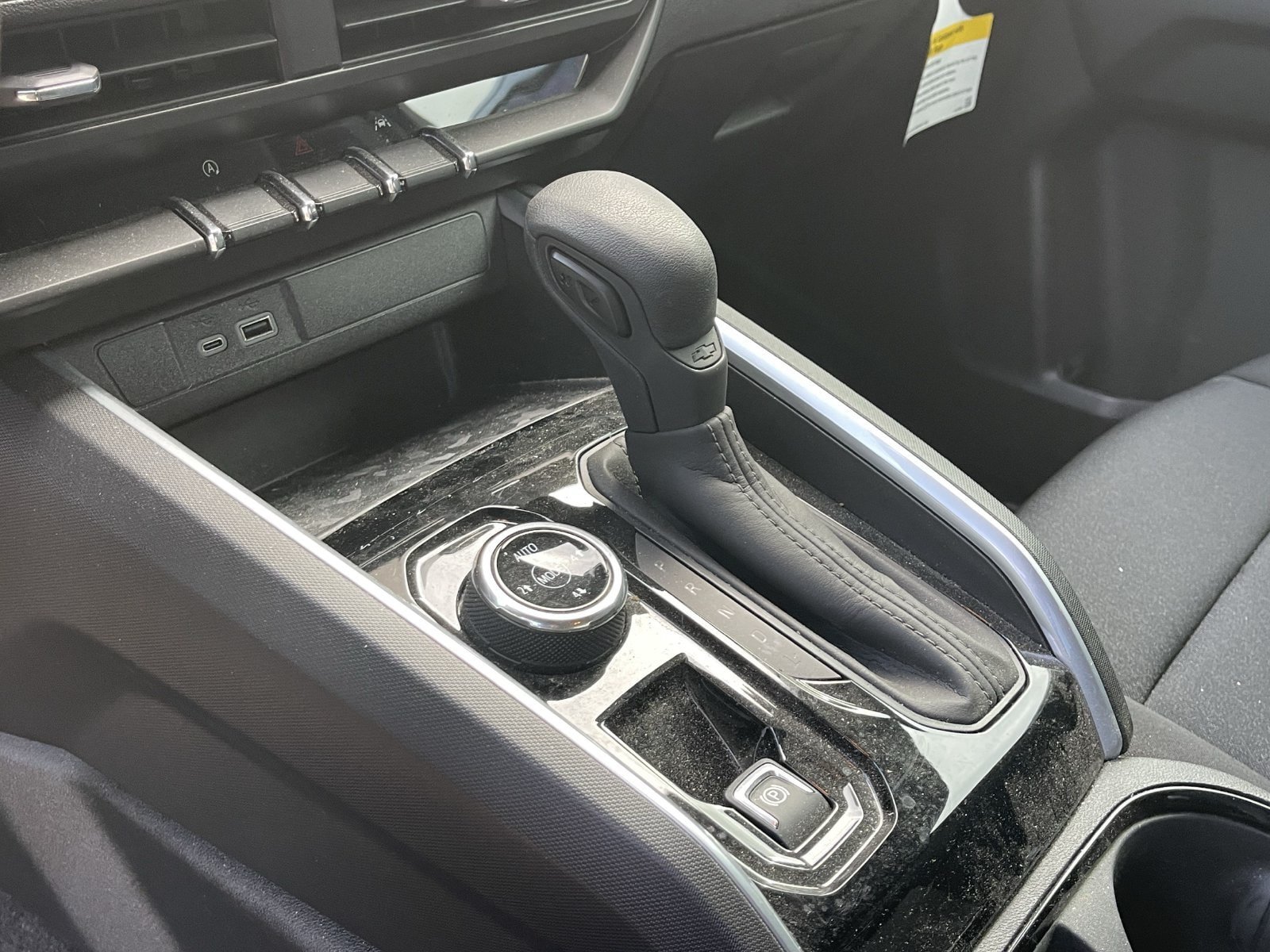Used 2024 Chevrolet Colorado Trail Boss w/ Advanced Trailering Package AWD/4WD image 11