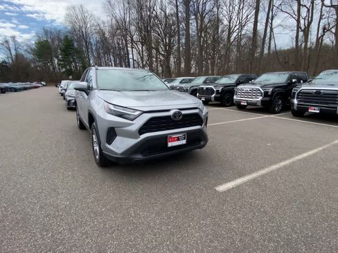 Used 2025 Toyota RAV4 XLE w/ Convenience Package image 4