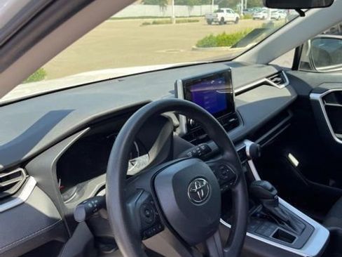 Used 2024 Toyota RAV4 LE AWD/4WD image 13