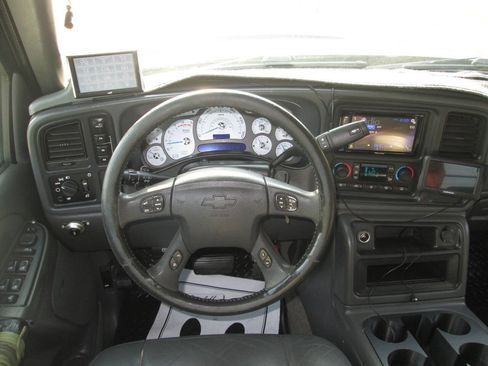 Used 2005 Chevrolet Silverado 2500 LT w/ Heavy-Duty Power Package AWD/4WD image 24