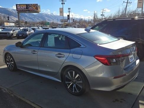 Used 2022 Honda Civic EX image 3