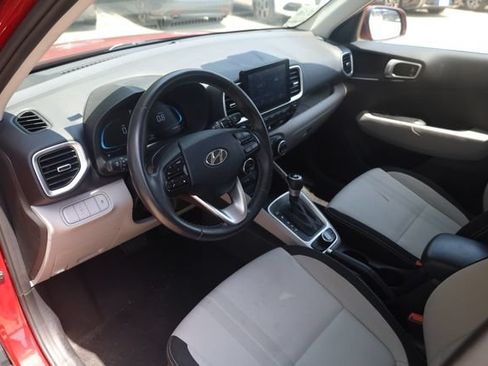 Used 2025 Hyundai Venue SEL FWD image 9