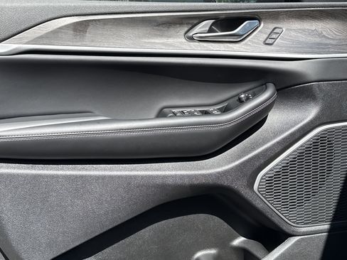 New 2026 Jeep Grand Cherokee L Limited RWD image 12