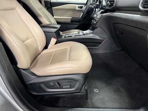 Used 2020 Ford Explorer XLT w/ Equipment Group 202A image 13