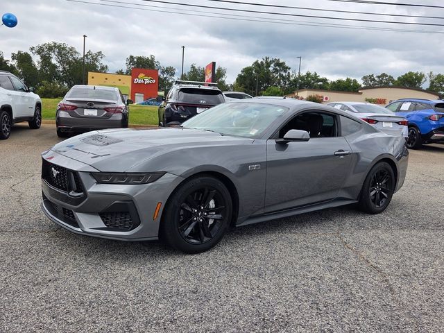 Used 2025 Ford Mustang GT RWD image 3