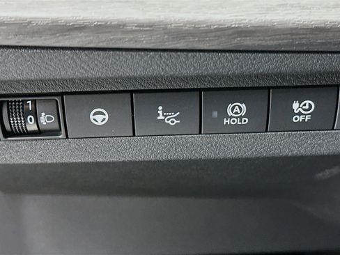 Used 2023 Nissan Ariya AWD image 17