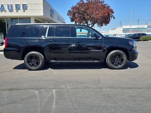 Used 2017 Chevrolet Suburban LT w/ Z71 Midnight Edition AWD/4WD image 2