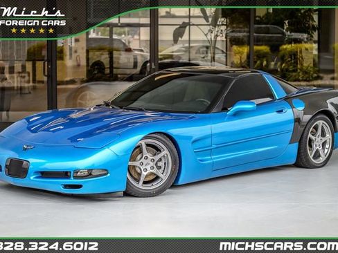 Used 2000 Chevrolet Corvette Coupe w/ Memory Pkg RWD image 1