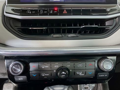 Used 2022 Jeep Compass Limited image 23