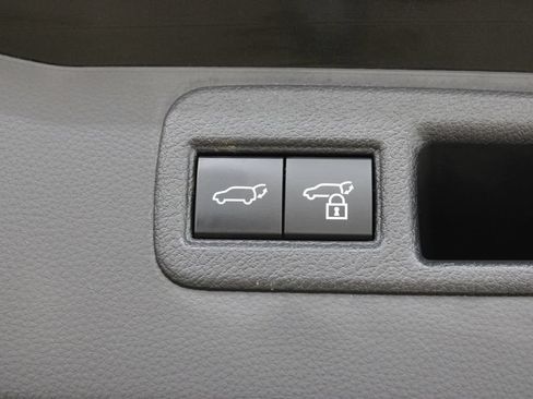 Used 2024 Toyota Venza XLE AWD/4WD image 30