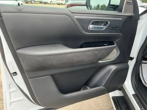 Used 2025 INFINITI QX80 Sensory AWD/4WD image 12
