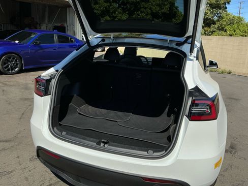 Used 2022 Tesla Model Y Long Range image 26