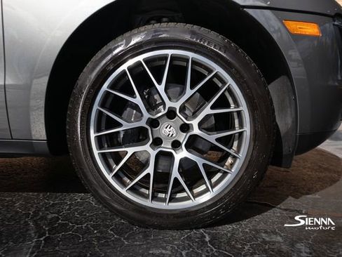 Used 2018 Porsche Macan image 41