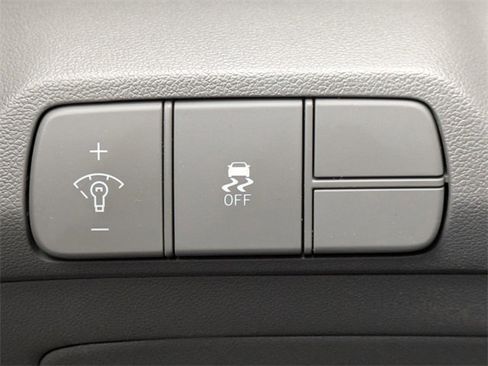 Used 2024 Hyundai Elantra SEL image 25