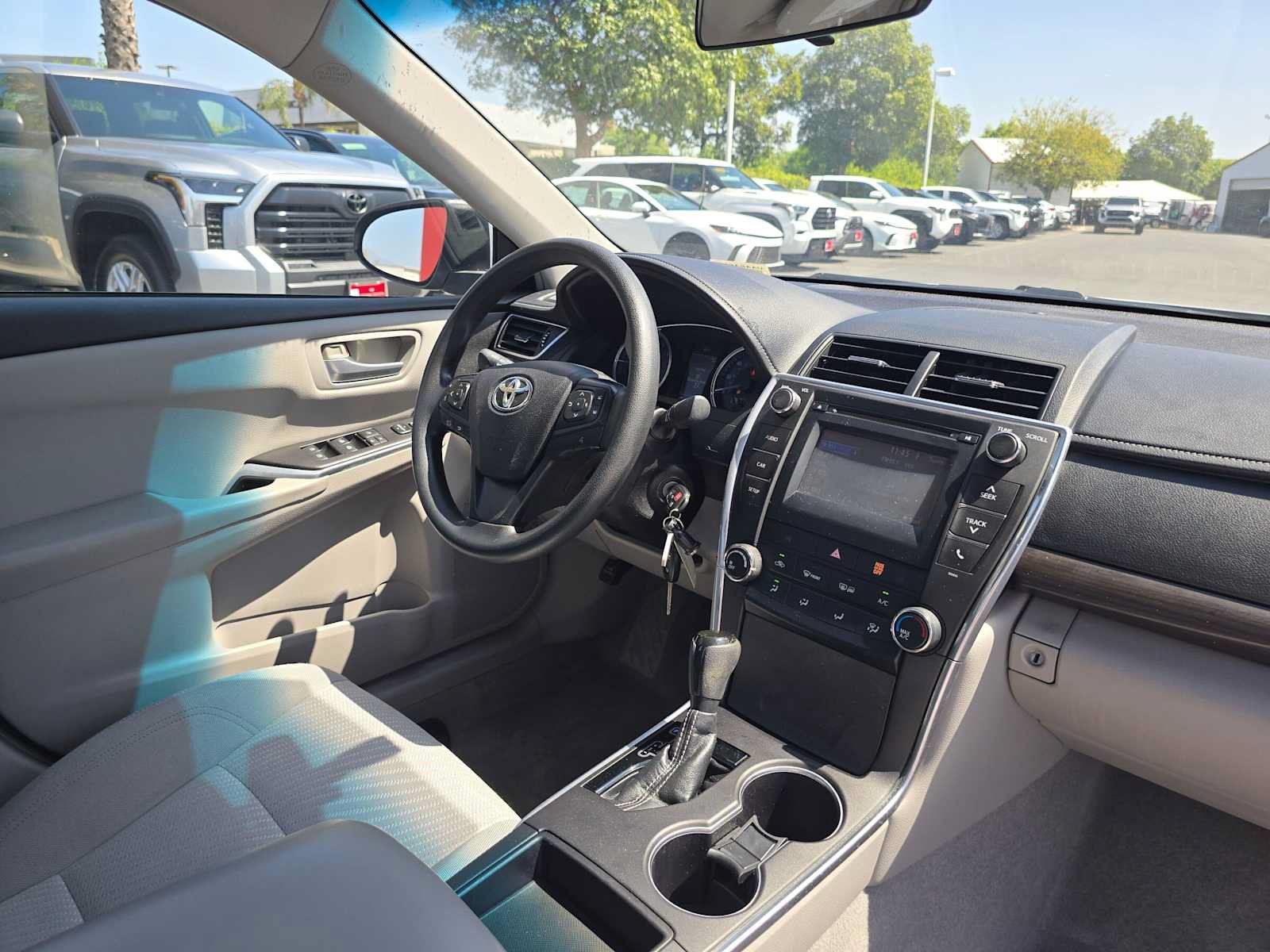 Used 2017 Toyota Camry LE FWD image 11
