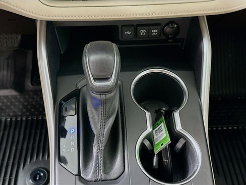 Used 2021 Toyota Highlander XLE image 23