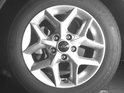 Used 2025 Kia Soul LX w/ LX Technology Package image 12