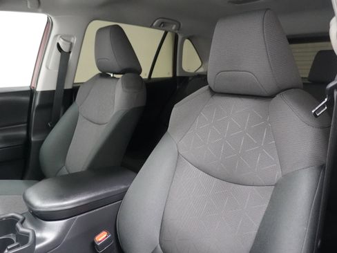 Used 2024 Toyota RAV4 XLE AWD/4WD image 9