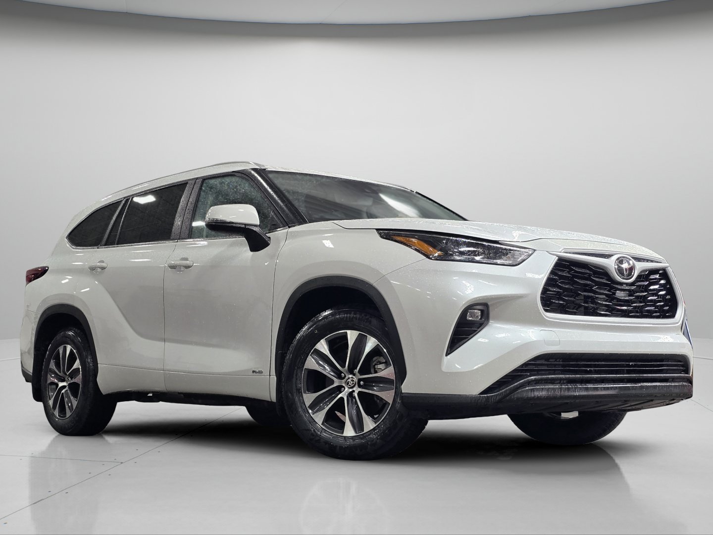Certified 2026 Toyota Highlander XLE AWD/4WD image 2