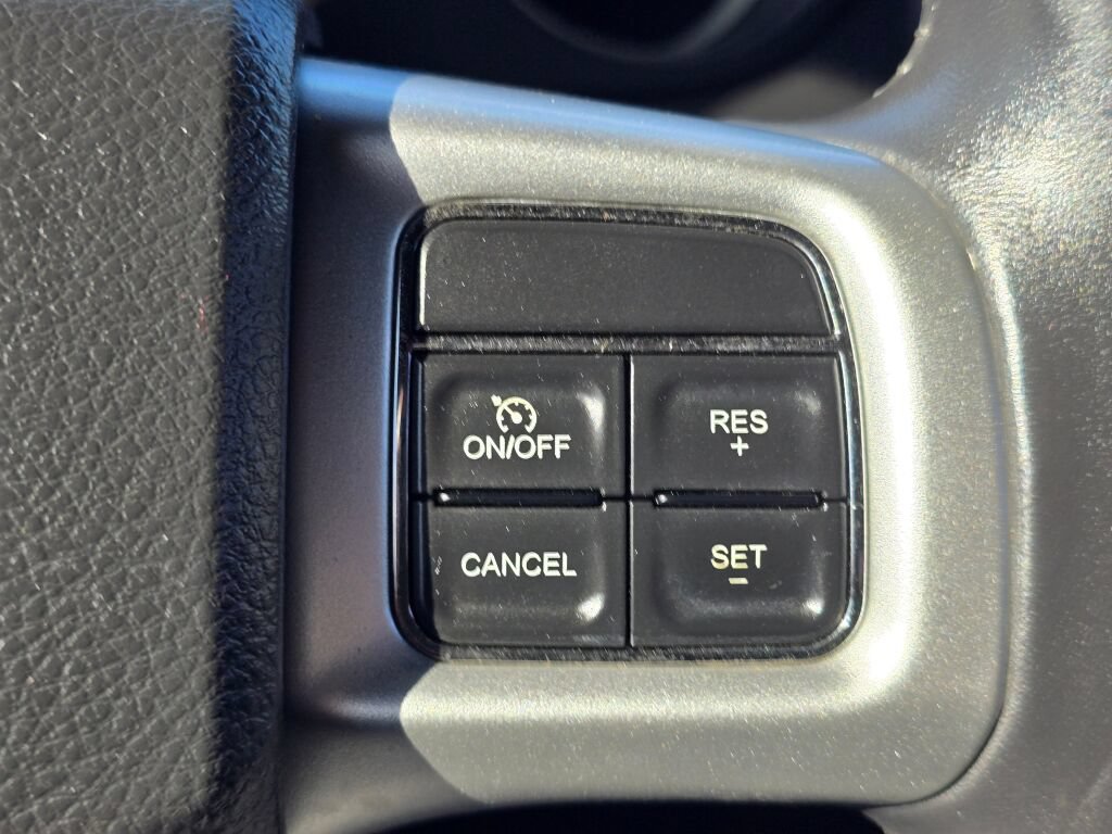 Used 2014 Dodge Challenger R/T RWD image 29