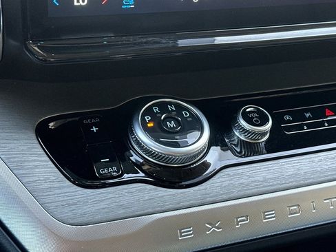 Used 2025 Ford Expedition Max Platinum image 23