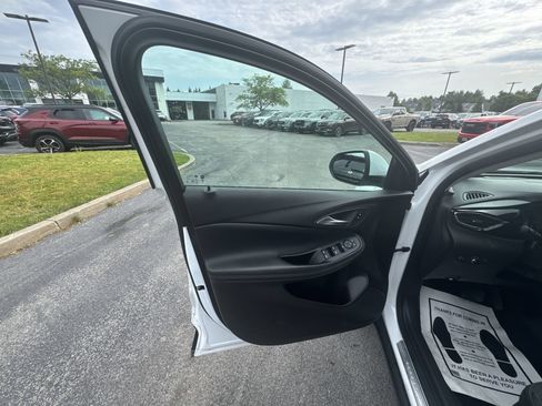 Certified 2023 Buick Encore GX Preferred w/ Cold Weather Comfort Package FWD image 22