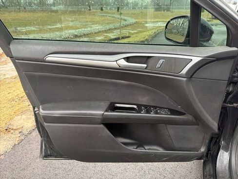 Used 2016 Ford Fusion SE image 19