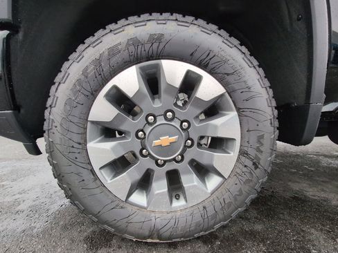 Used 2025 Chevrolet Silverado 2500 Custom w/ Custom Value Package AWD/4WD image 10