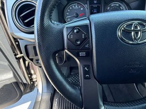 Used 2018 Toyota Tacoma TRD Off-Road w/ Technology Package AWD/4WD image 27