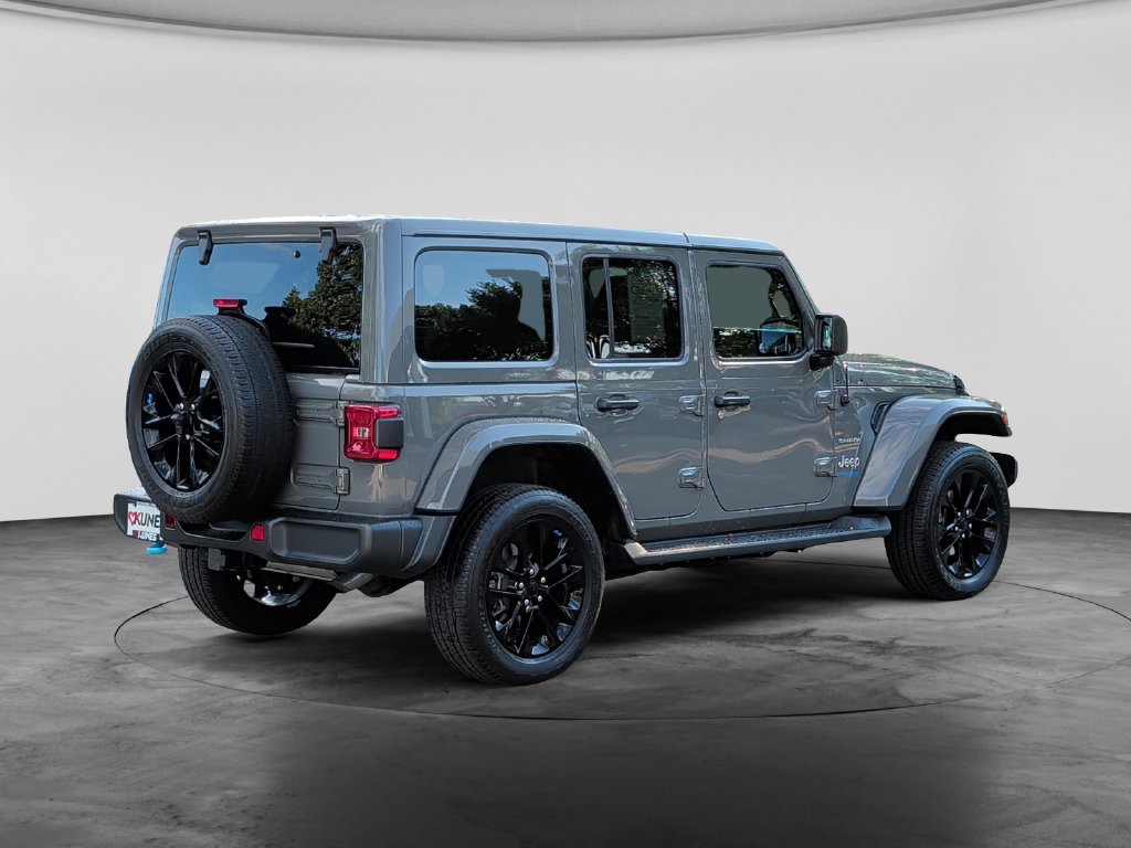 Used 2022 Jeep Wrangler Unlimited Sahara w/ Cold Weather Group AWD/4WD image 7