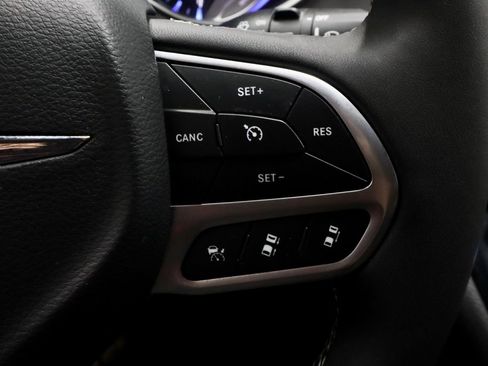 Used 2025 Chrysler Pacifica Select FWD image 29