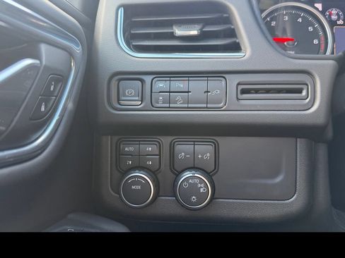 Used 2021 Chevrolet Suburban Premier AWD/4WD image 22