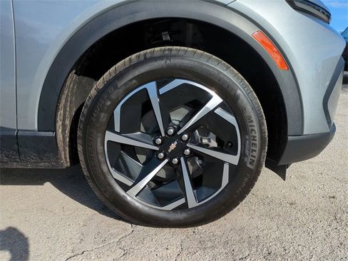 New 2026 Chevrolet Equinox EV LT image 11