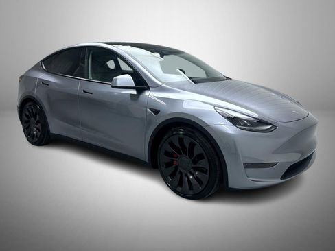 Used 2024 Tesla Model Y Performance image 3