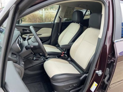 Used 2018 Buick Encore Preferred image 17