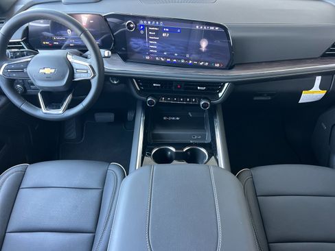 New 2026 Chevrolet Suburban Premier w/ Sun And Tow Package AWD/4WD image 13