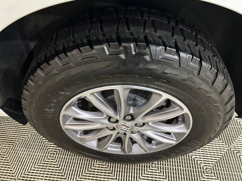 Used 2023 Buick Enclave Essence image 10